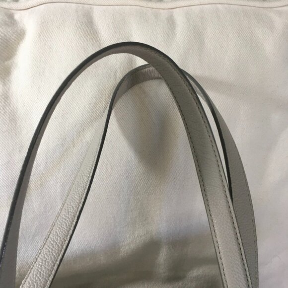 Vunque Large Pebbled Leather Light Gray Hobo W/ Strap - Picture 6 of 11